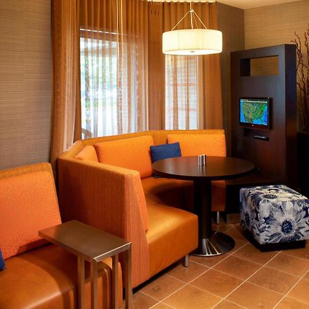 Courtyard Cleveland Airport South Hotell Middleburg Heights Exteriör bild