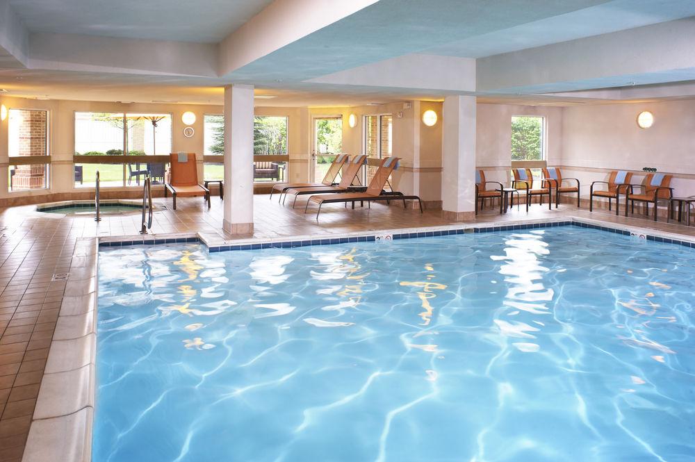 Courtyard Cleveland Airport South Hotell Middleburg Heights Exteriör bild