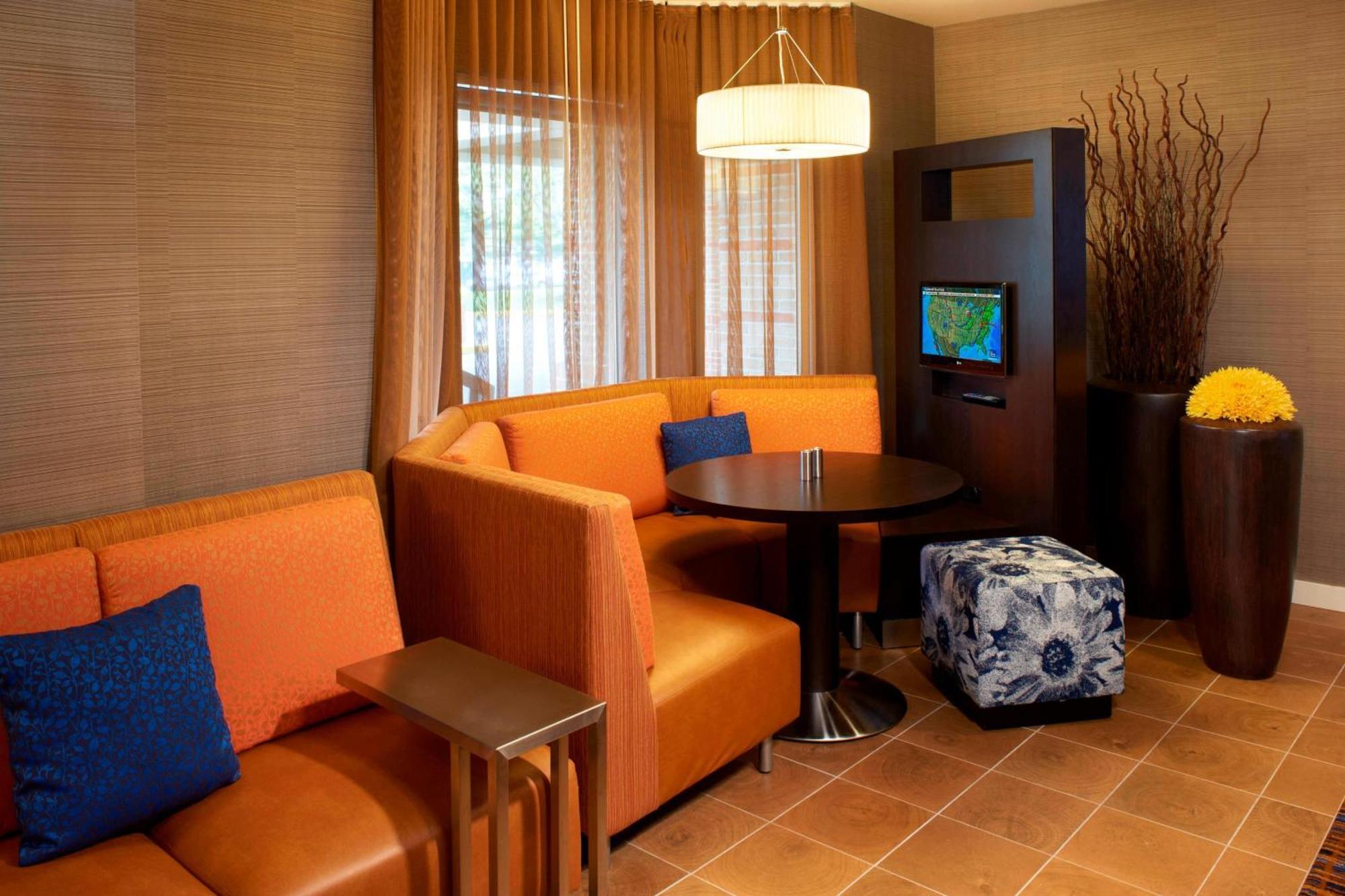 Courtyard Cleveland Airport South Hotell Middleburg Heights Exteriör bild