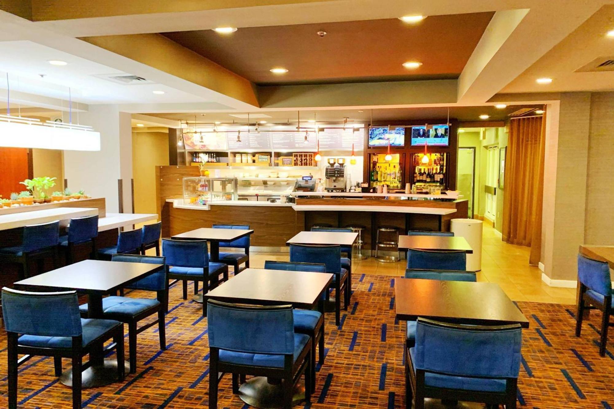 Courtyard Cleveland Airport South Hotell Middleburg Heights Exteriör bild